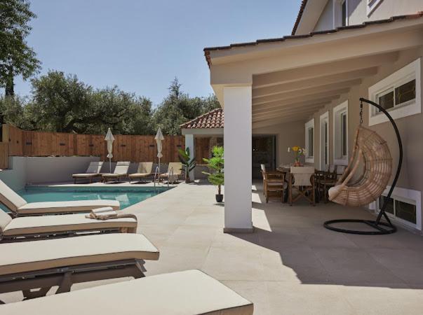 Galadriel Villa With Private Pool & Jacuzzi Kato Yerakarion エクステリア 写真